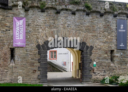 Ingresso al Museo Ludwig di contemporanea arte moderna di Deutschherrenhaus. Deutsches Eck, Coblenza, Renania-Palatinato, Germania Foto Stock