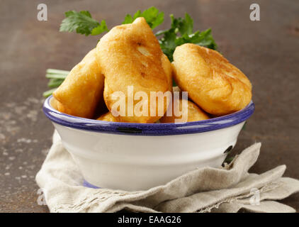 Fritte fatte in casa Torte con patate, stile rustico Foto Stock