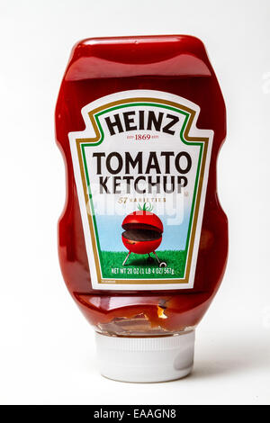 Heinz Tomato Ketchup in una spruzzetta con una forma di pomodoro barbecue sull'etichetta Foto Stock