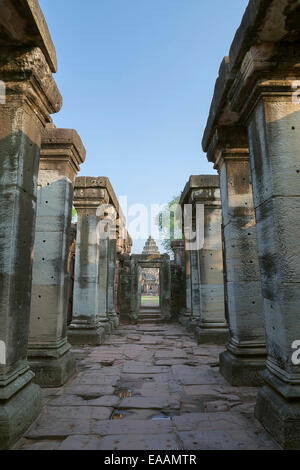 Le rovine di Prasat Hin Phimai tempio, Phimai parco storico, Thailandia Foto Stock