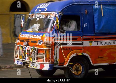 Tipica locale chiamato bus Car rapide, Saint Louis, Senegal Africa occidentale Foto Stock