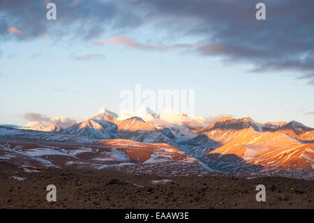Sunrise in rotta verso il Campo Base Everest a 5200m, Tibet, Cina Foto Stock