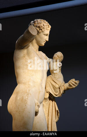 La Hermes di Prassitele, eterno simbolo di bellezza classica presso il museo archeologico di Olimpia Antica, Ilia, Grecia. Foto Stock