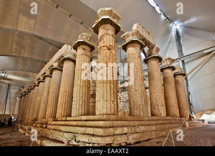 Il tempio di Apollo Epicuro coperto da una tenda protettiva a Vasses, Peloponneso, Grecia Foto Stock