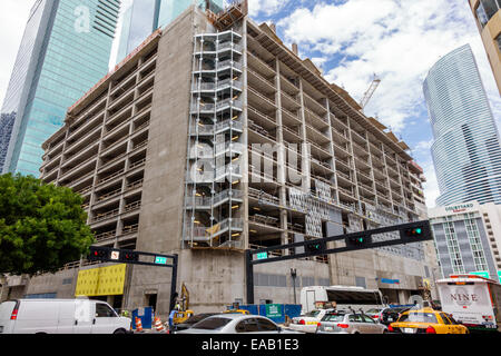 Miami Florida,centro,in costruzione,edificio,New Whole Foods Market,grattacieli grattacieli edifici edifici uffici,FL Foto Stock