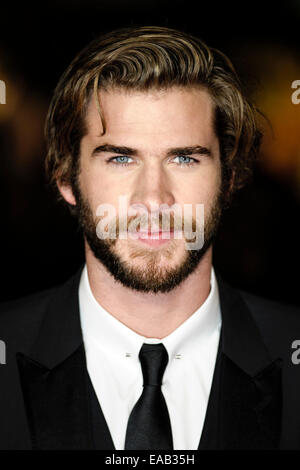 Londra, Regno Unito. Decimo Nov, 2014. Liam Hemsworth assiste la Premiere mondiale della fame giochi: Mockingjay Parte 1 su 10/11/2014 di Odeon Leicester Square, Londra. Persone nella foto: Liam Hemsworth. Credito: Julie Edwards/Alamy Live News Foto Stock