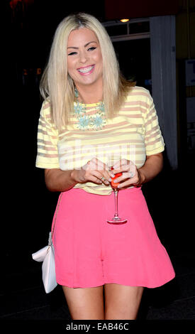Chloe è di una bellezza Bar Launch Party a Brentwood, Essex con: Nicola McLean dove: Londra, Regno Unito quando: 08 Maggio 2014 Foto Stock