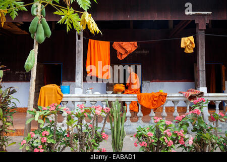 Cambogia. Bakong monastero buddista quarti viventi. Foto Stock