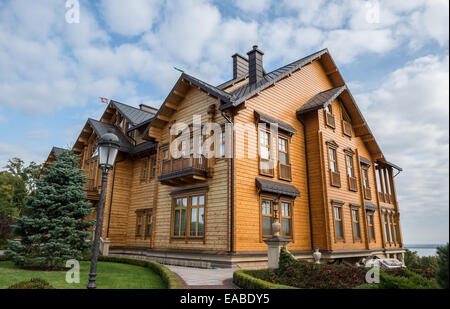 "Honka' club house di Mezhyhirya ex residenza privata di un ex presidente Viktor Yanukovych in Novi Petrivtsi, Ucraina Foto Stock