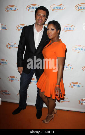 Xiv Lupus annuale la sfera arancione con: Gilles Marini,Toni Braxton dove: Beverly Hills, in California, negli Stati Uniti quando: 08 Maggio 2014 Foto Stock