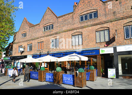 Zinco ristorante italiano, la sfilata, High Street, Watford, Hertfordshire, England, Regno Unito Foto Stock