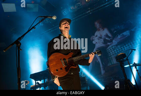 Jamie T esegue presso la sala da ballo Barrowlands il 10 novembre 2014 a Glasgow, Scozia © Sam Kovak/Alamy Foto Stock