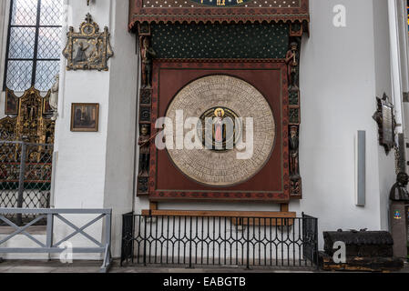 Orologio astronomico nella Basilica dell Assunzione della Beata Vergine Maria (St. Chiesa di Maria) in Gdansk, Polonia Foto Stock