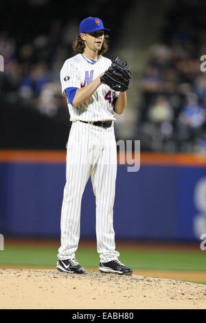 Queens, NY/USA – 21 maggio 2014: New York Mets Jacob deGrom lancia contro i Los Angeles Dodgers a Citi Field. Credit:Gordon Donovan/Alamy Live News Foto Stock