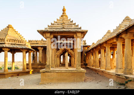 Cenotaphs di Bada Bagh, King's memoriali, Jaisalmer, Rajasthan Foto Stock