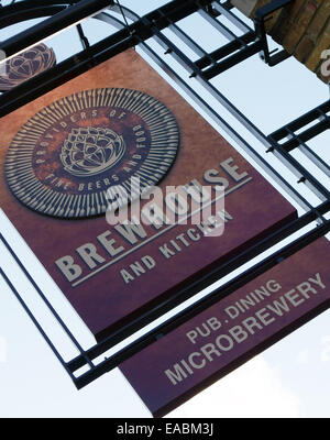 Tini di filtrazione pub e microbirreria, Angelo, Islington, Londra Foto Stock