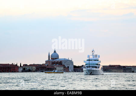 Yacht Enigma, IMO 1001506, di proprietà di Aidan Barclay Foto Stock