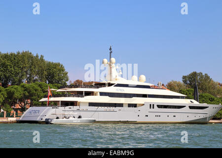 Yacht azteca, IMO 1009924, di proprietà del miliardario messicano Ricardo Salinas Pliego. Foto Stock