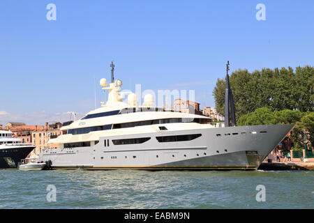 Yacht azteca, IMO 1009924, di proprietà del miliardario messicano Ricardo Salinas Pliego. Foto Stock