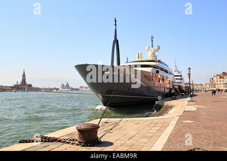 Yacht azteca, IMO 1009924, di proprietà del miliardario messicano Ricardo Salinas Pliego. Foto Stock