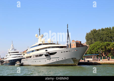 Yacht azteca, IMO 1009924, di proprietà del miliardario messicano Ricardo Salinas Pliego. Foto Stock