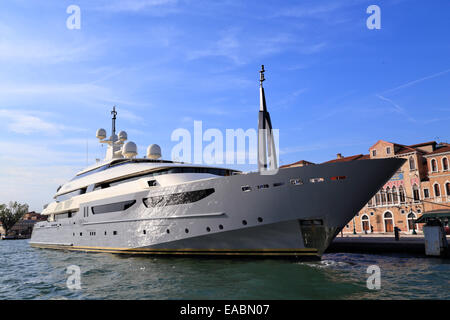 Yacht azteca, IMO 1009924, di proprietà del miliardario messicano Ricardo Salinas Pliego. Foto Stock