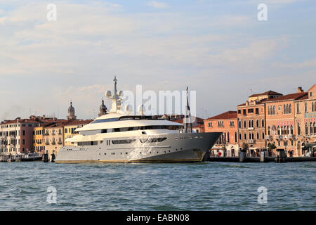 Yacht azteca, IMO 1009924, di proprietà del miliardario messicano Ricardo Salinas Pliego. Foto Stock