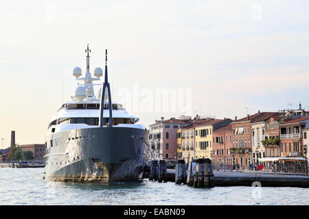 Yacht azteca, IMO 1009924, di proprietà del miliardario messicano Ricardo Salinas Pliego. Foto Stock