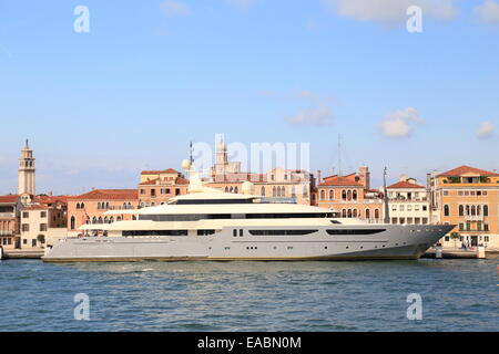 Yacht azteca, IMO 1009924, di proprietà del miliardario messicano Ricardo Salinas Pliego. Foto Stock