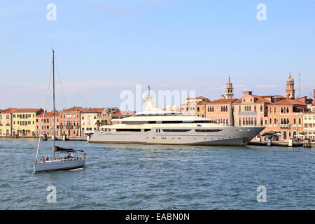 Yacht azteca, IMO 1009924, di proprietà del miliardario messicano Ricardo Salinas Pliego. Foto Stock