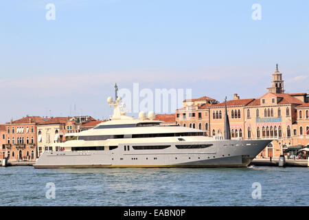 Yacht azteca, IMO 1009924, di proprietà del miliardario messicano Ricardo Salinas Pliego. Foto Stock