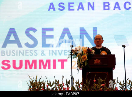 No Gen. Pyi Taw, Myanmar. Xi Nov, 2014. Myanmar Presidente U Thein Sein risolve la cerimonia di apertura dell'ASEAN affari e investimenti vertice di Nay Gen. Pyi Taw, Myanmar, nov. 11, 2014. Credito: U Aung/Xinhua/Alamy Live News Foto Stock