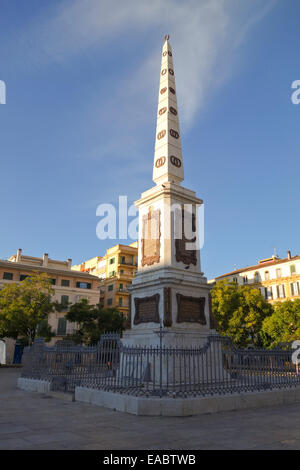 Il monumento Obelisco della culla delle libertà onorando General Torrijos in Plaza de la Merced. Malaga, Andalusia, Spagna Foto Stock