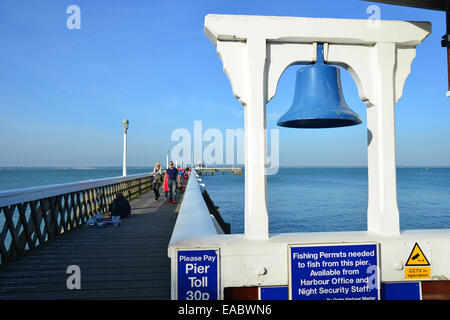 Campanello d allarme su Yarmouth Pier, Yarmouth, Isle of Wight, England, Regno Unito Foto Stock