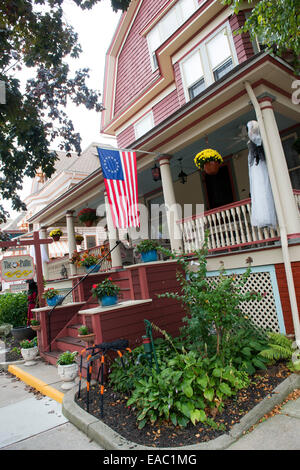 Una casa vittoriana decorata per la festa di Halloween in Cape May, New Jersey, STATI UNITI D'AMERICA Foto Stock