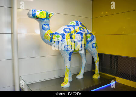 Cammello statua del marchio presso l'Aeroporto Internazionale di Francoforte zona per fumatori il 23 giugno 2014. Cammello è lo sponsor di tutte le aree per fumatori Foto Stock