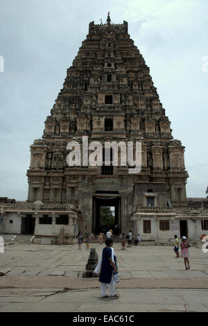 Tempio Virupaksha, Hampi, Karnataka, India meridionale, un sito Patrimonio Mondiale dell'UNESCO. Foto Stock