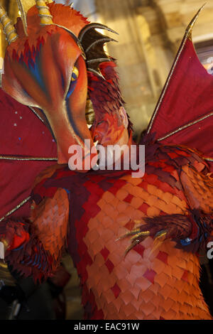 Vestito come dragon Foto Stock