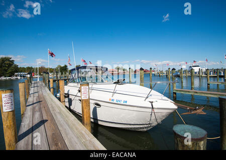 Una grande barca nella zona del porto di Saint Michaels, Maryland, Stati Uniti d'America Foto Stock