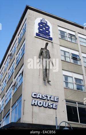 Sheffield Co op Castle House edificio nel centro della città in Inghilterra scultura vulcanica Boris Tietze architettura del dopoguerra anni '1960 ex grande magazzino Foto Stock