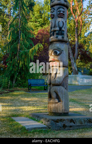 Il totem pole, Thunderbird Park, il Royal British Columbia Museum, Victoria, British Columbia, Canada Foto Stock