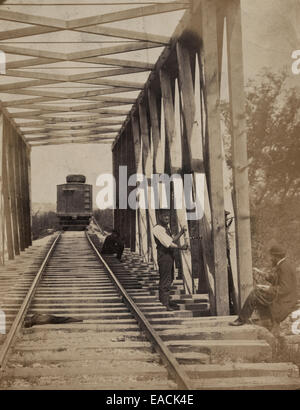 Militare delle operazioni ferroviarie nella Virginia del Nord: uomini al lavoro sul ponte durante gli Stati Uniti la guerra civile, 1862 Foto Stock