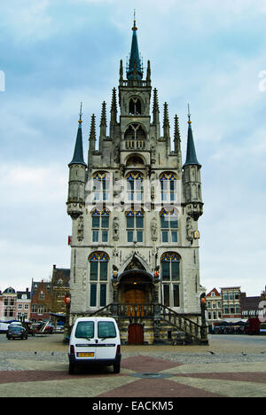 Il vecchio municipio presso la piazza del mercato della città di Gouda Foto Stock