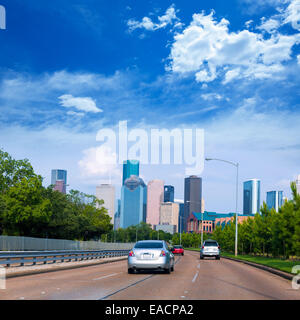 Houston skyline da Buffalo Bayou Pkwy Texas US STATI UNITI D'AMERICA Foto Stock