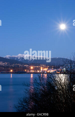 Scena notturna del centro cittadino di Vancouver a Stanley Park Foto Stock