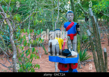 Aloalo, funebre tradizionale scultura palo, Berenty, Fort Dauphin, provincia di Toliara, Madagascar Foto Stock