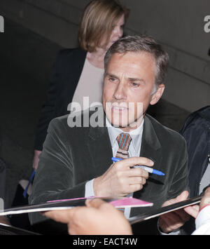 Hollywood, California, USA. Xi Nov, 2014. Austrian nato due volta vincitore del premio Academy Award Christoph Waltz è venuto a salutare i fan e firmare autografi dopo la sua apparizione su Jimmy Kimmel Live! Al El Capitan theater Martedì 11 Novembre, 2014. Credito: David Bro/ZUMA filo/Alamy Live News Foto Stock