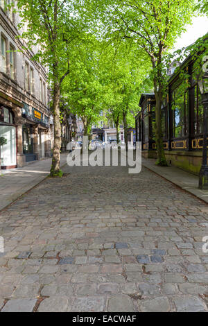 Corona posto nel centro di Harrogate vicino al Royal Camere della pompa Foto Stock