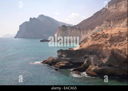 Riva del mare vicino a Salalah, Oman Foto Stock