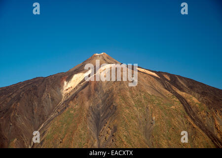 Vista dal Monte Alto de Guajara, 2717m, a Mt Pico de Teide, 3718m, Tenerife, Isole Canarie, Spagna Foto Stock